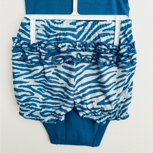 Carter’s Baby Girls 2 Piece Set Bodysuit & Ruffle Shorts Size 9 Months NWT - Picture 6 of 9